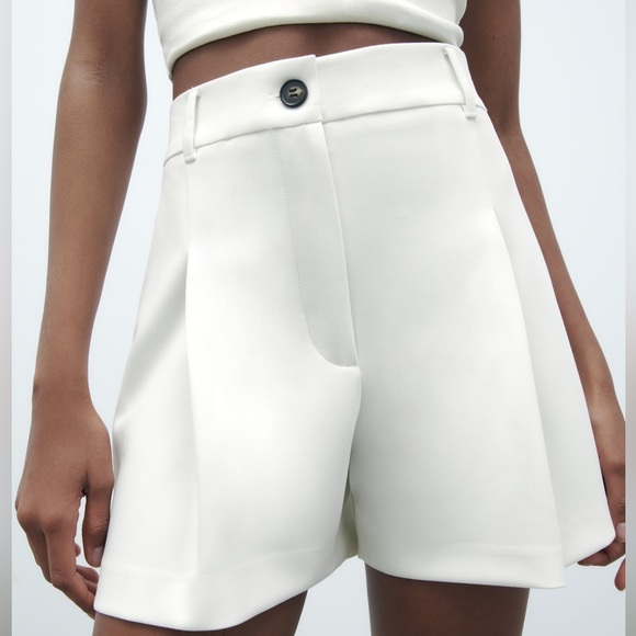 Zara Pleated Shorts - Picture 4 of 10